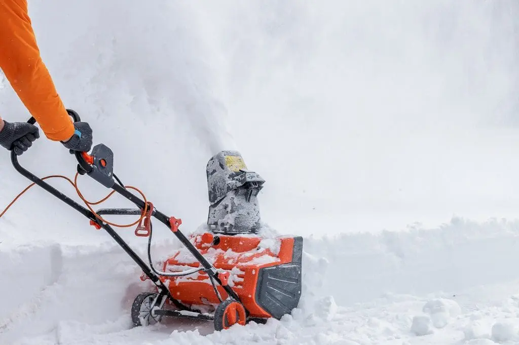 Differences Snow Throwers vs Snow Blowers
