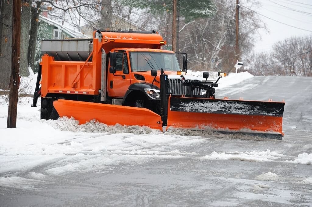 How to Estimate Commercial Snow Plowing Budget‍